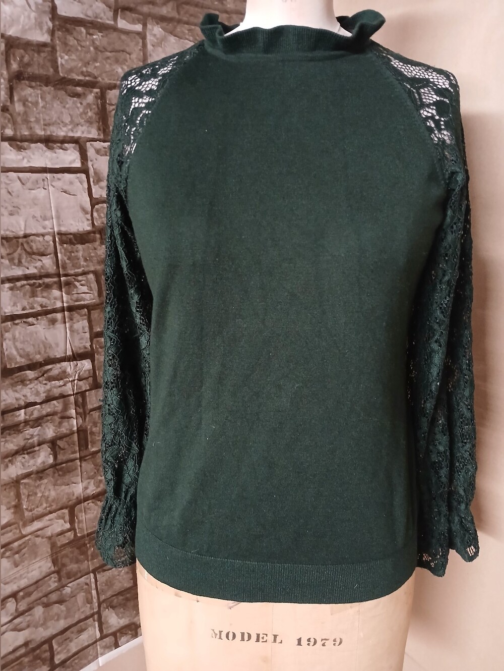 Adrianna Papell Green Knit Garment Lace Accent With  Satin Care Tag Small Size